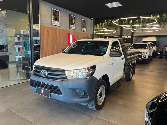 TOYOTA HILUX 2.8 D-4D TURBO DIESEL CS 4X4 MANUAL
